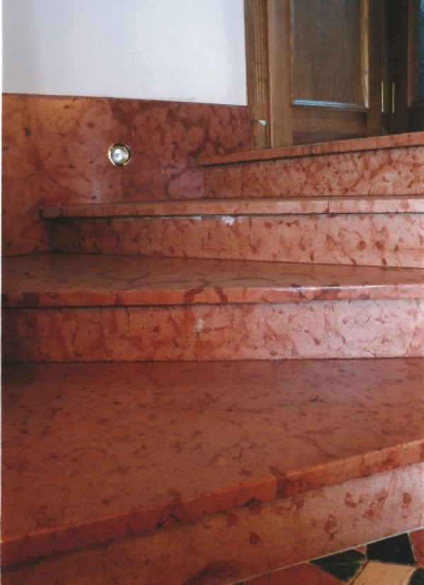 Tardosi vörös belső lépcső